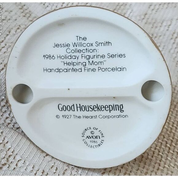 Vintage Avon, Jesse Wilcox Smith Collection, "Helping Mom" - Picture 3 of 8